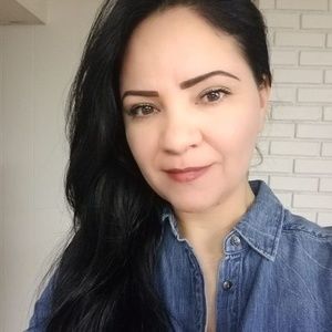 Meet your Posher, Anahi